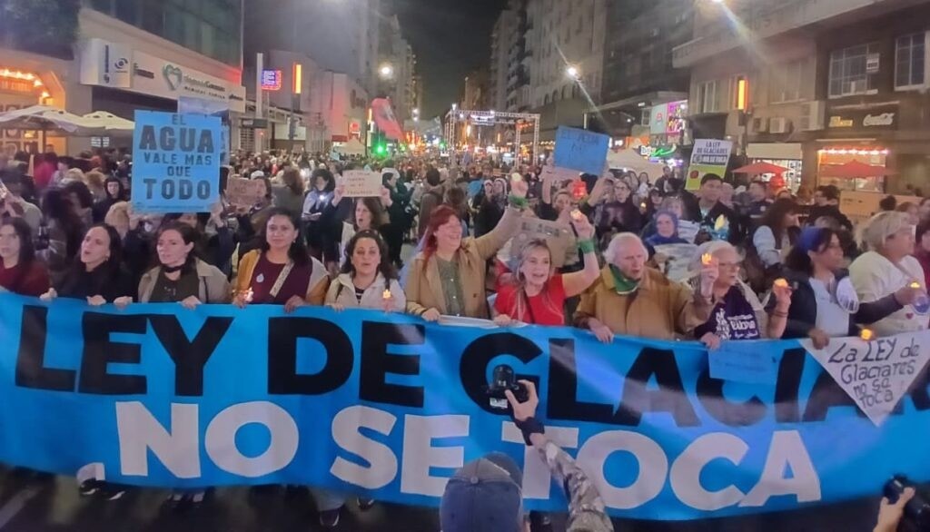Protesta en Córdoba para defender la Ley de Glaciares en medio del debate por su modificación | Córdoba