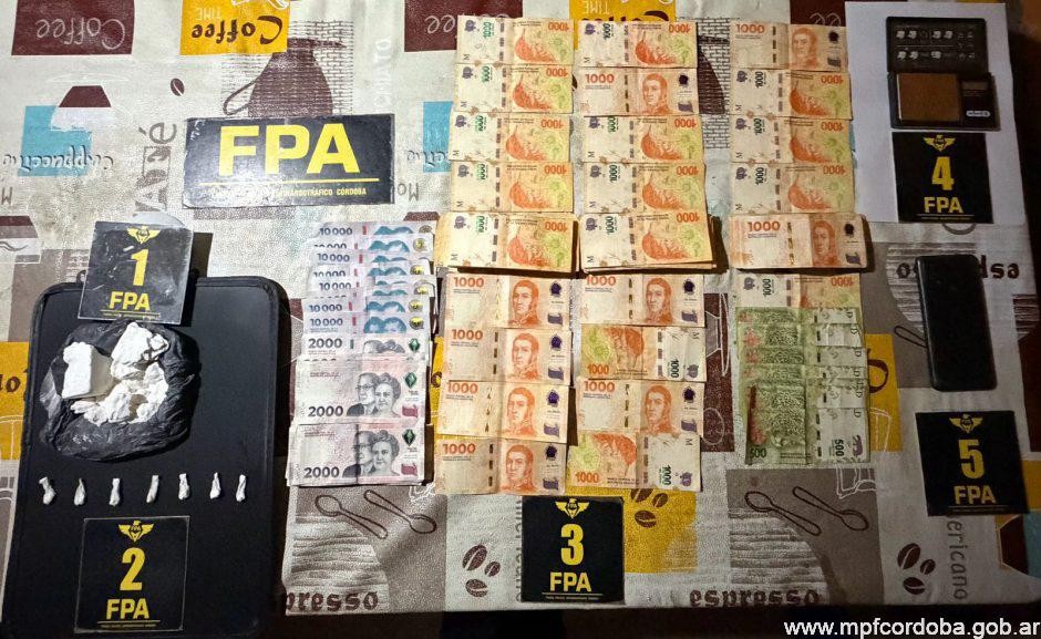 Desmantelaron un punto de venta de drogas y secuestraron más de 900 dosis de cocaína: un detenido | Córdoba
