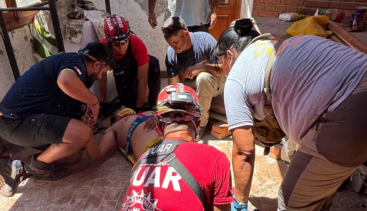 Villa Cura Brochero: rescataron a un joven tras caer desde un techo en una vivienda | Córdoba