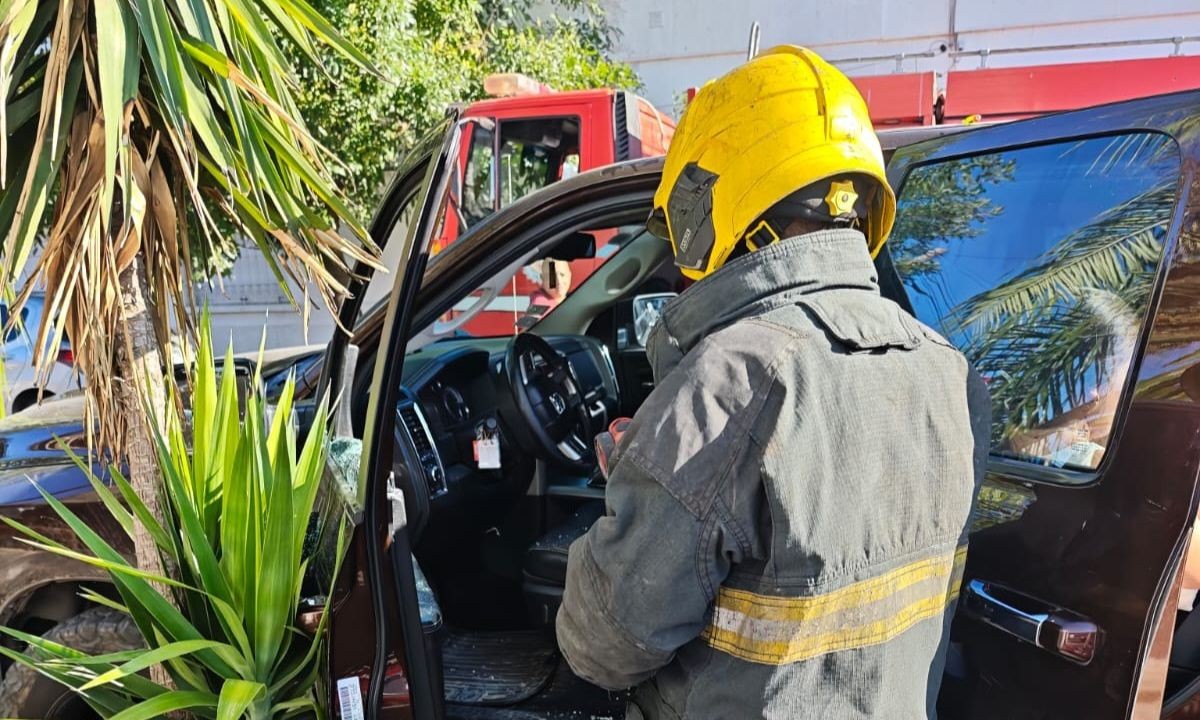 Bomberos rescataron a un bebé de cinco meses atrapado en una camioneta | Córdoba