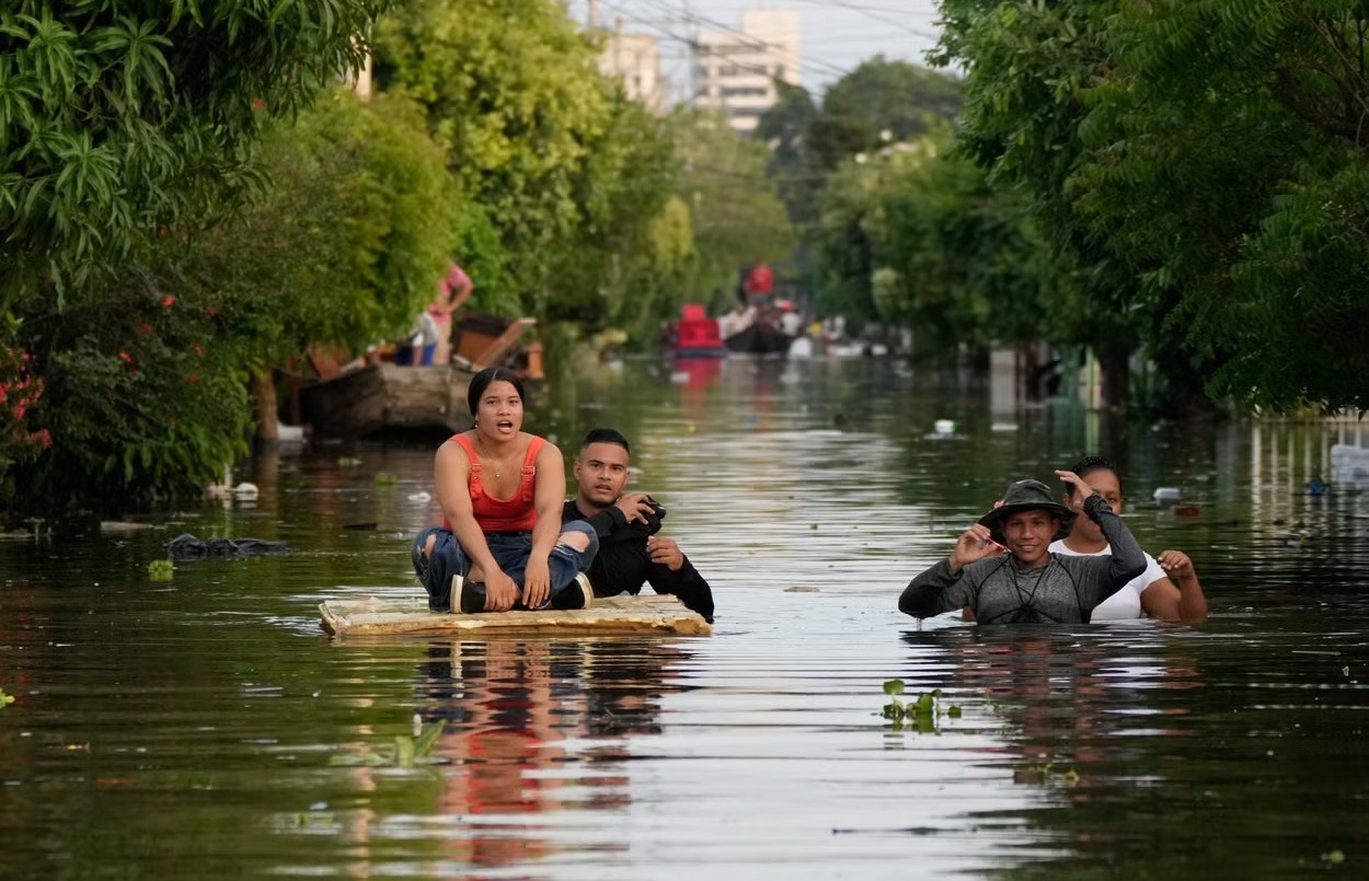 Colombia: las lluvias desbordan a Córdoba,140.000 personas afectadas y el 80% del departamento inundado | Internacionales