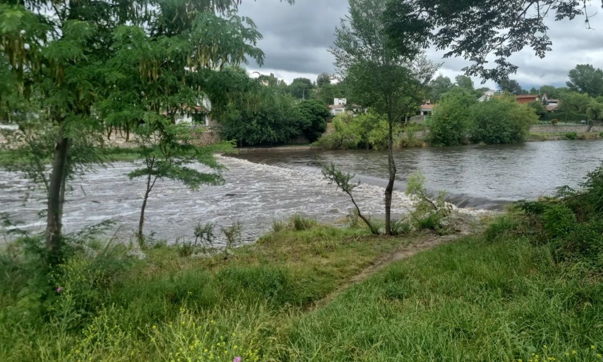 Carlos Paz sin agua: la crecida del río San Antonio bloqueó la toma principal | Córdoba
