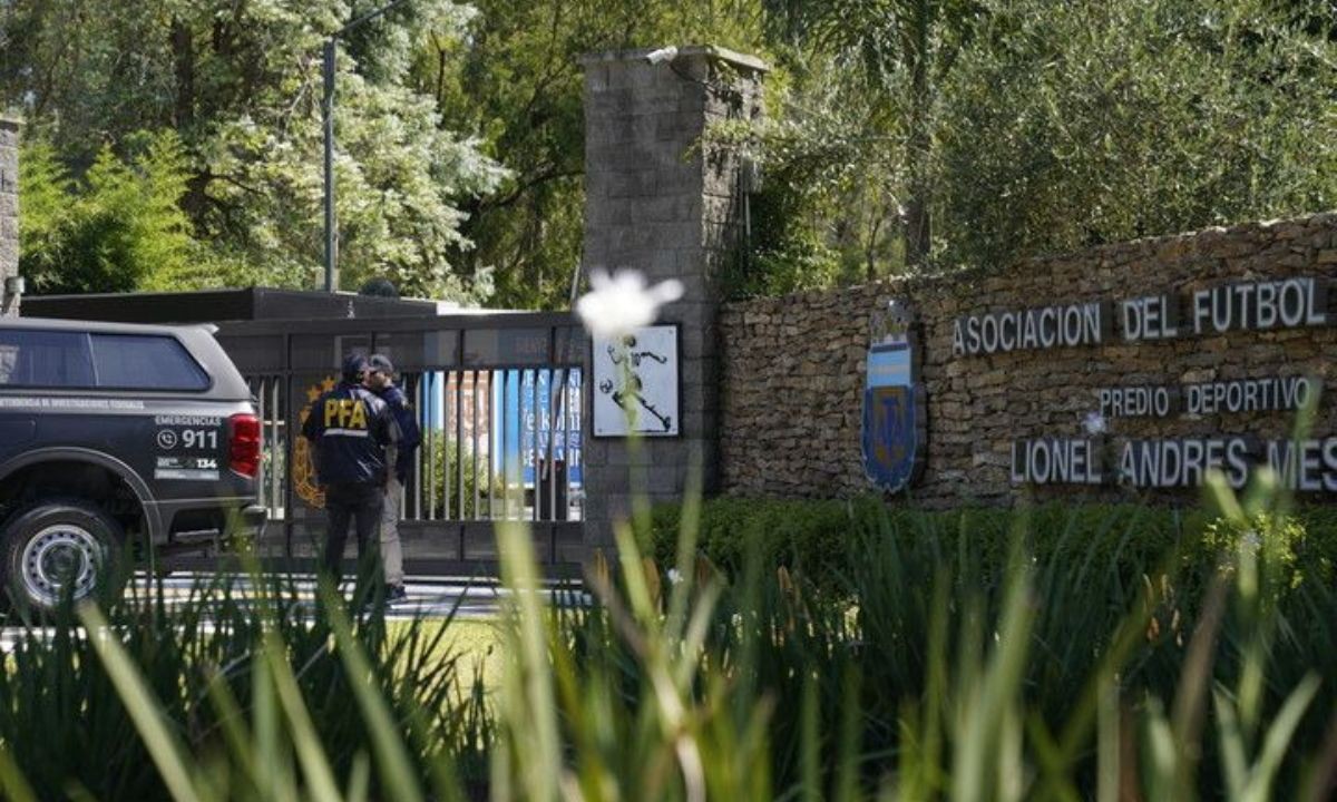 Escándalo en el fútbol: hallan contrato con comisiones del 30% en la AFA | Deportes