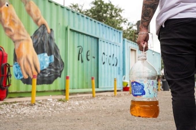 Córdoba impulsa el reciclaje de aceite usado con 24 puntos de recolección en la ciudad | Servicios