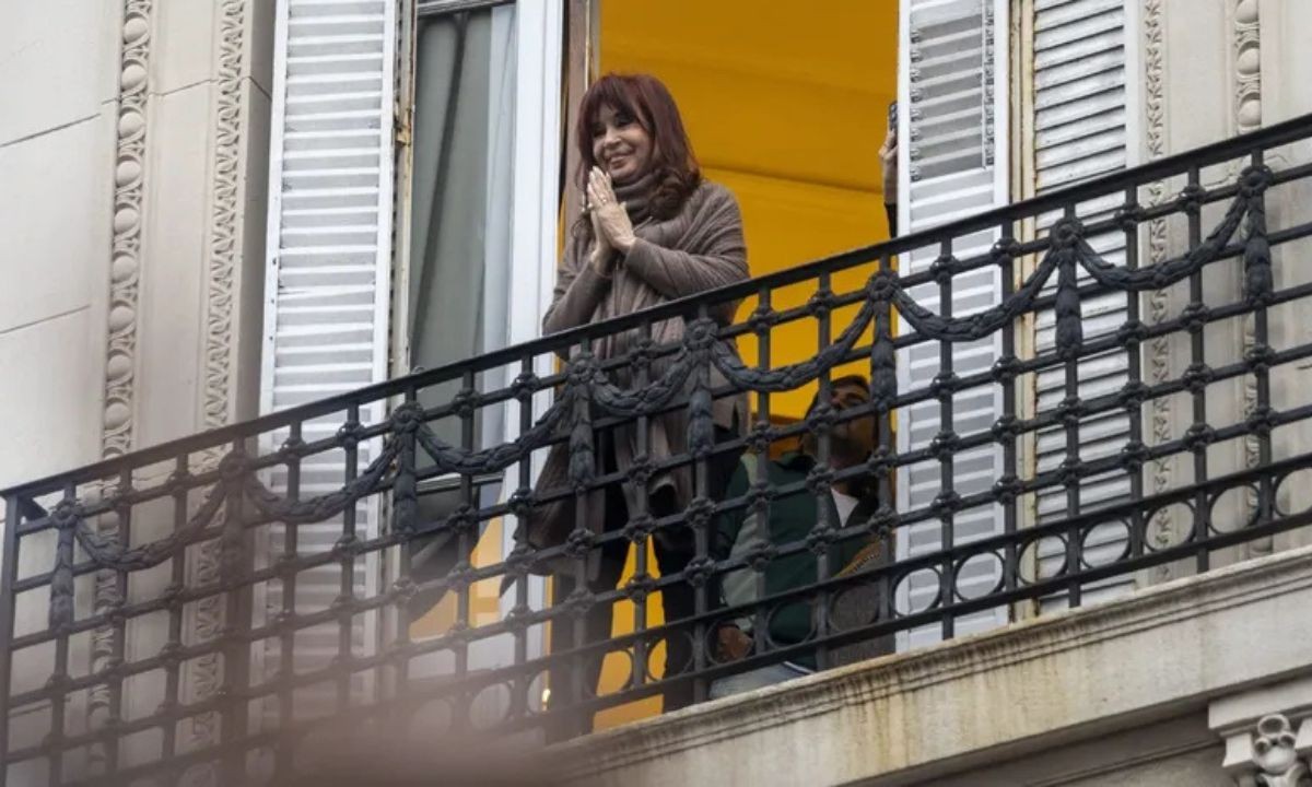 Internaron a Cristina Kirchner por apendicitis y será operada de urgencia | Actualidad