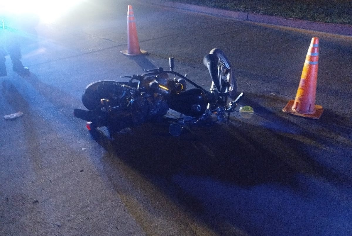 Villa Revol Anexo: iba en moto, chocó contra un poste y está internado en grave estado | Córdoba