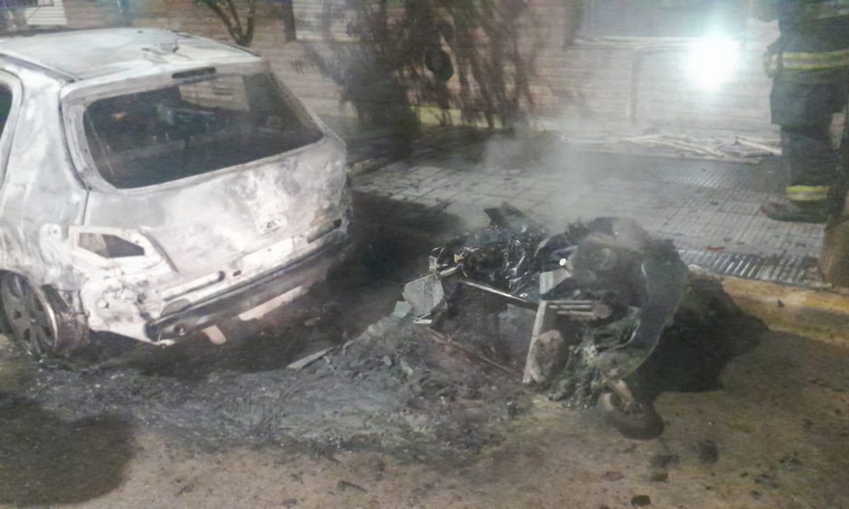 Madrugada de fuego en Alberdi: bomberos extinguieron incendios en varios contenedores | Córdoba