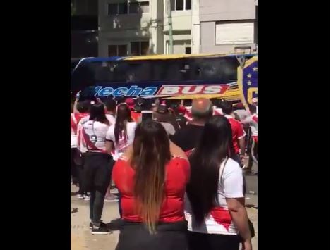 VIDEO | Así apedrearon el ómnibus de Boca | Actualidad