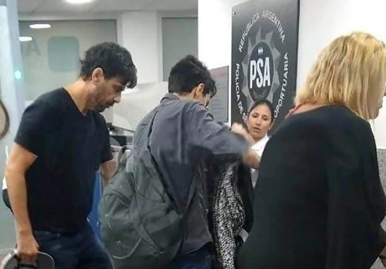 El momento en que Juan Darthés se iba del país | Espectáculos