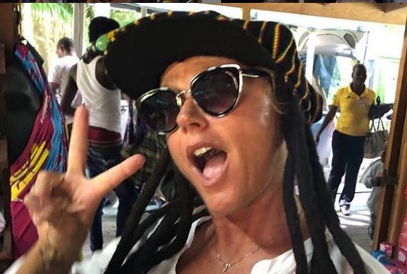 Xuxa se mostró al natural en la playa y sus seguidores la destrozaron | Espectáculos