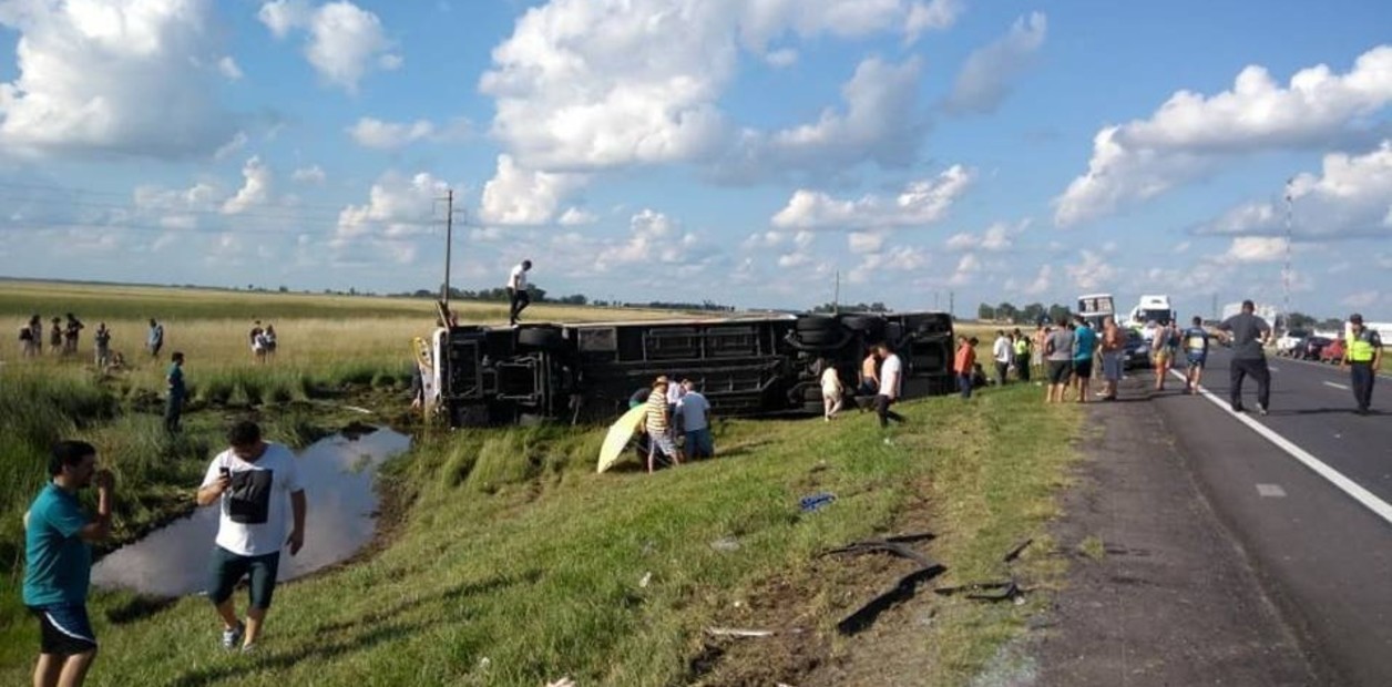 Volcó un micro en la ruta 3: hay cinco muertos | Actualidad