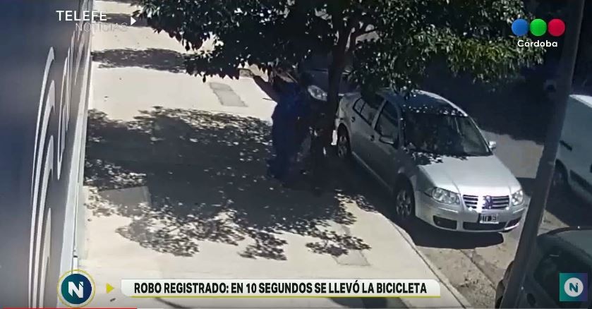 Robó una bicicleta en 10 segundos y quedó registrado por las cámaras | Córdoba