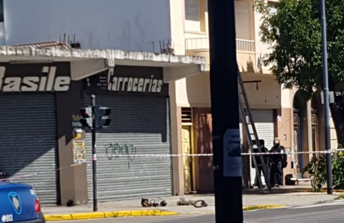 Detuvieron a un hombre que se atrincheró en la casa con el cuerpo de su mamá | Actualidad