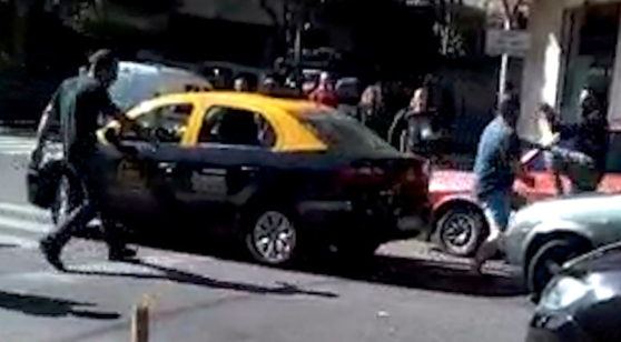 Le quitarán la licencia al taxista que agredió a un automovilista | Actualidad