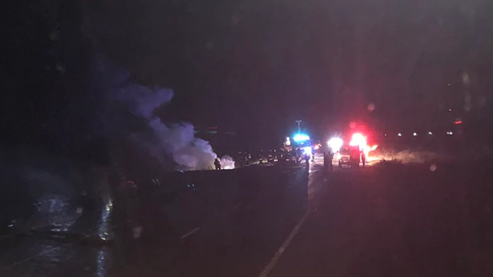 Murieron ocho personas en un choque en Carmen de Areco: un auto se prendió fuego en el momento | Actualidad