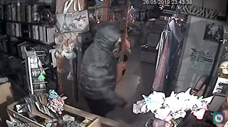 Inseguridad registrada: así entraron en una librería de Octavio Pinto al 2700 | Córdoba