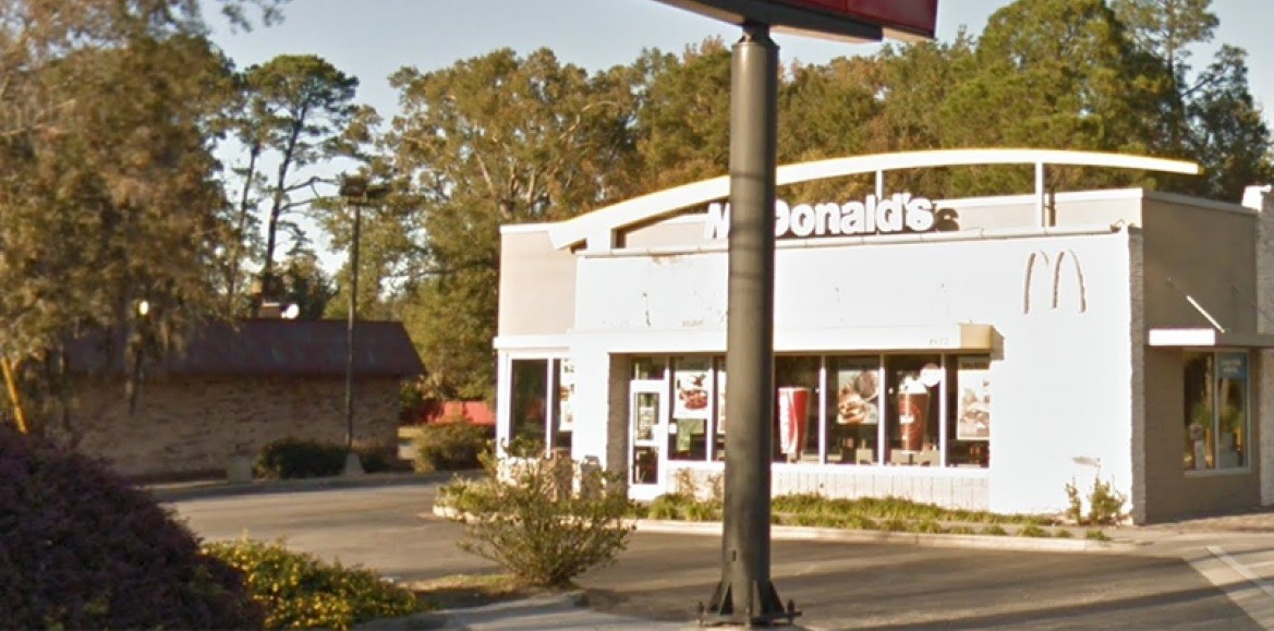 A los tiros en un McDonald's porque le dieron las papas frías | Actualidad