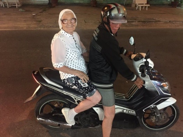 La abuelita que decidió gastar su pensión viajando de mochilera por el mundo | Curiosidades