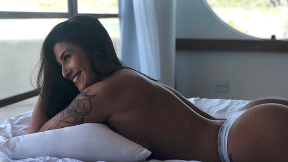 La selfie al natural de Ivana Nadal en la playa: escote hot y mar de fondo | Espectáculos