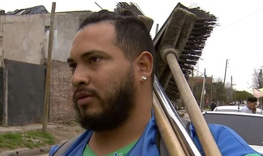 Un barrendero salvó con RCP a un motociclista que se accidentó en Villa Fiorito | Actualidad