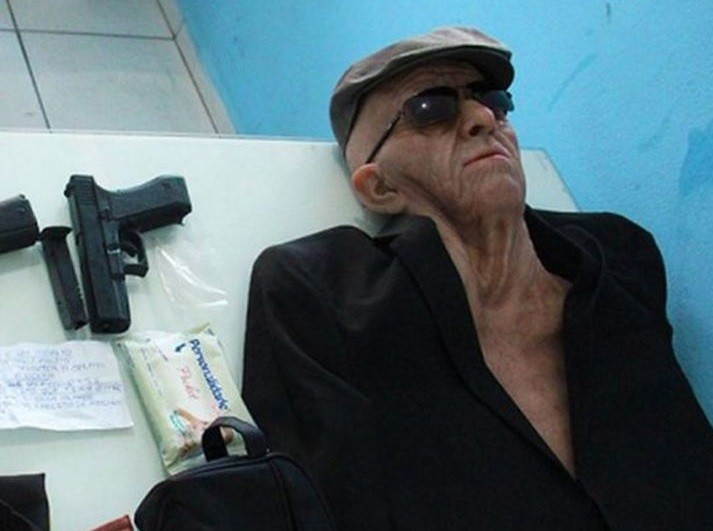 Intentó asaltar un banco disfrazado de anciano y con una pistola de juguete | Internacionales