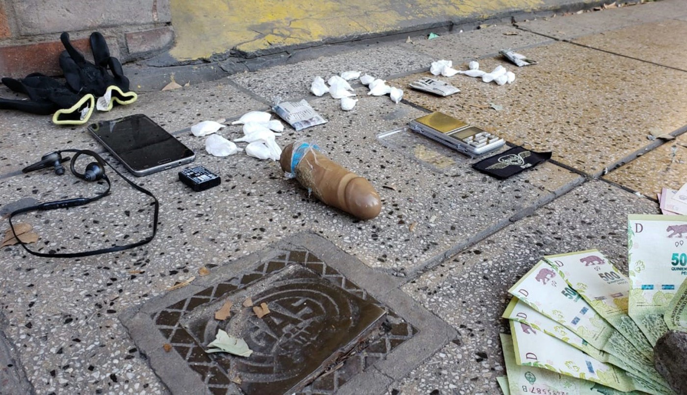 Buenos Aires: detienen a un "dealer" que transportaba la droga en un juguete sexual | Actualidad