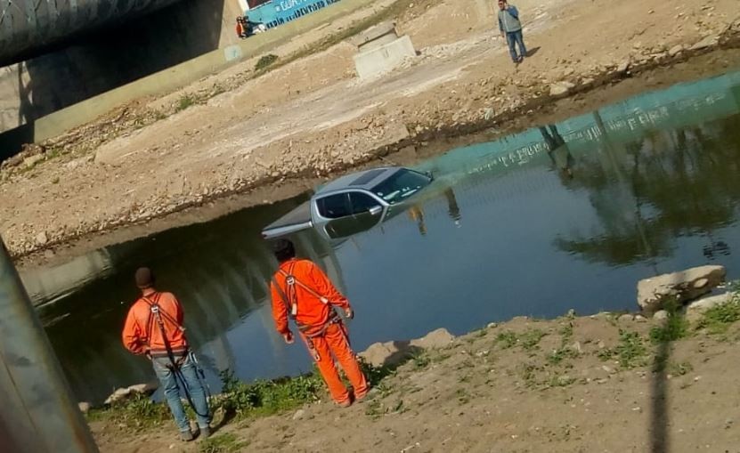 Camioneta submarina: la dejó sin freno de mano y terminó hundida en el río Suquía | Córdoba