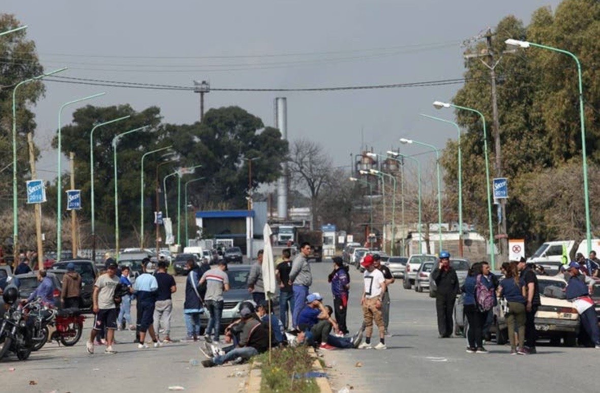 Enfrentamiento a los tiros en una interna de la UOCRA de YPF Ensenada | Actualidad