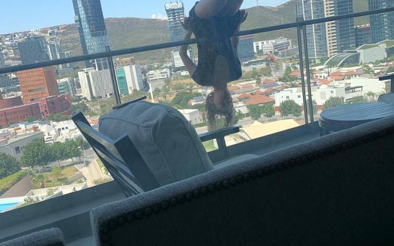 Se fracturó más de 100 huesos al caer del balcón cuando practicaba yoga | Internacionales