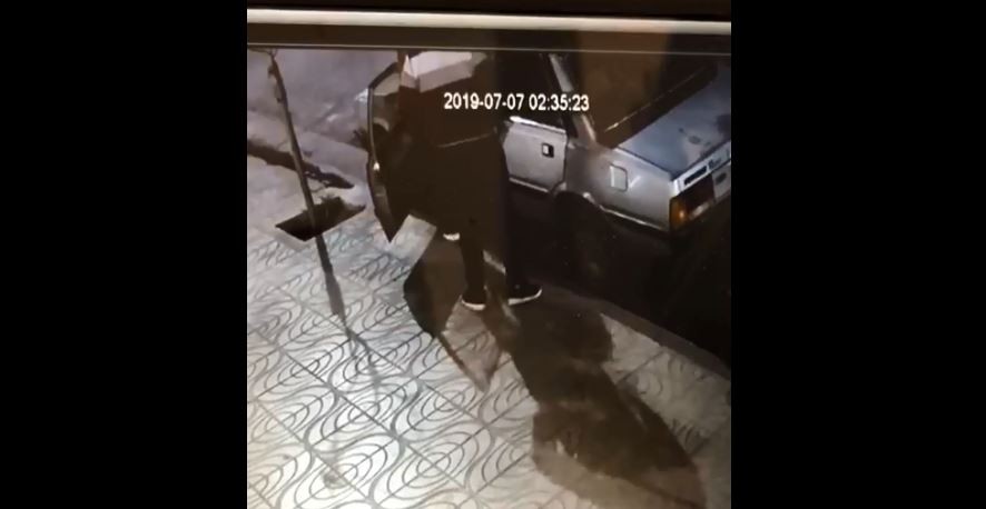 VIDEO: le abrieron el auto y se lo llevaron empujando | Córdoba