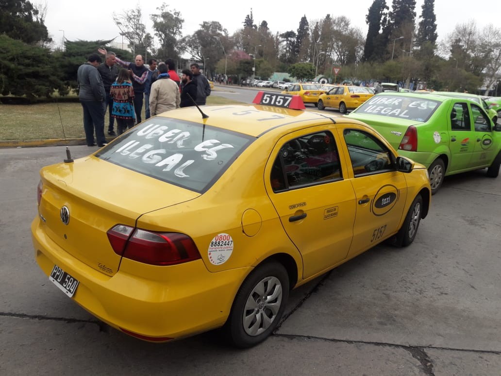 UBER: Taxistas marcharán hasta el Concejo Deliberante | Córdoba