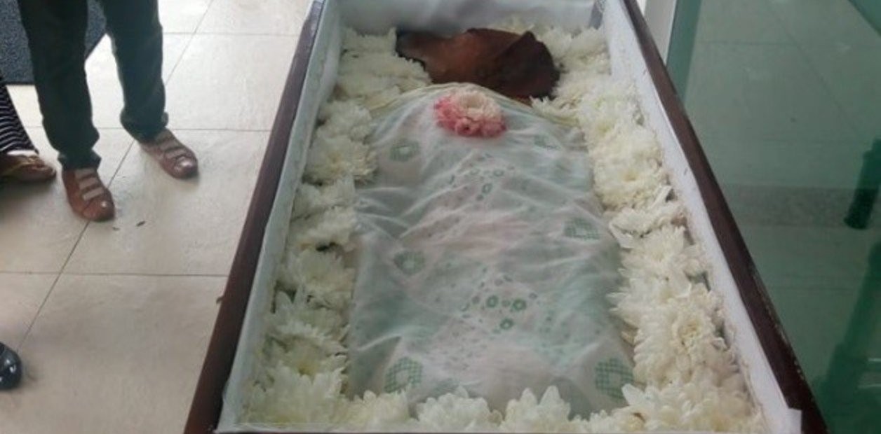 Polémica por el velatorio de un perro en un ataúd | Curiosidades