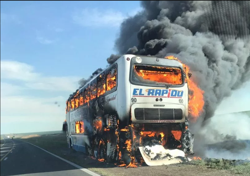 Tandil: angustia y tensión de los pasajeros de un micro que se prendió fuego | Actualidad