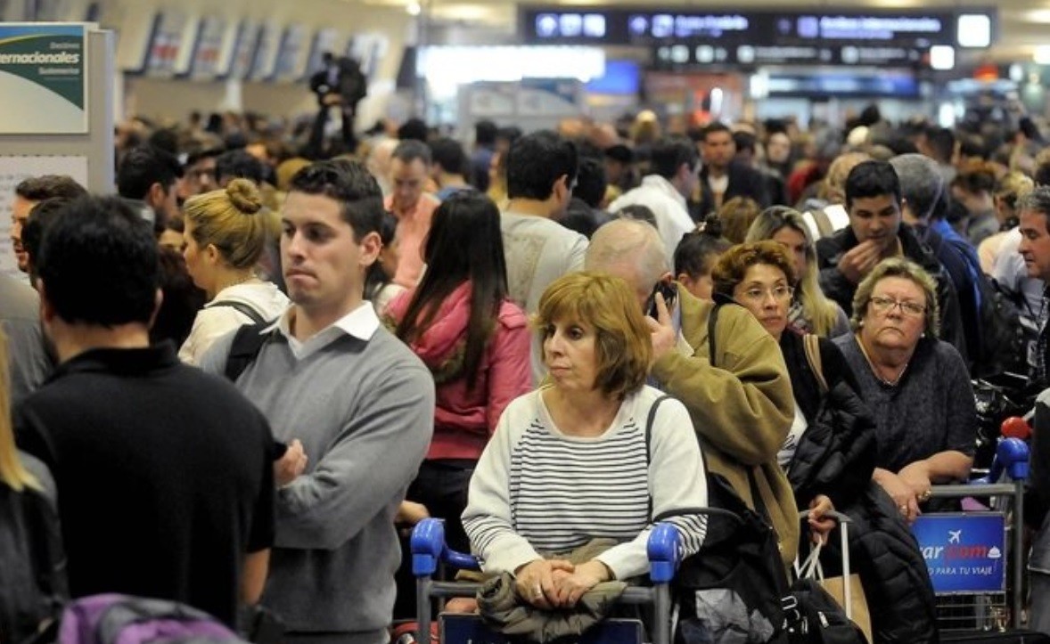 Caos por la cancelación de más de 70 vuelos en Aeroparque y Ezeiza | Actualidad