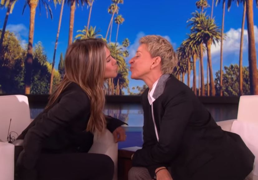 Jennifer Aniston y Ellen DeGeneres se besaron | Espectáculos
