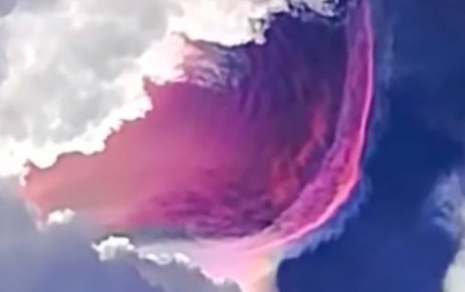 VIDEO: un extraño fenómeno en el cielo generó temor y predicciones sobre "el fin del mundo" | Internacionales