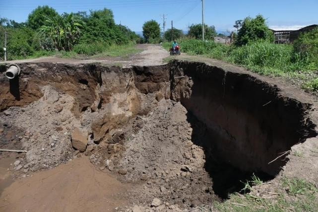 Las fuertes lluvias provocaron un cráter gigante en el sur de Tucumán | Actualidad