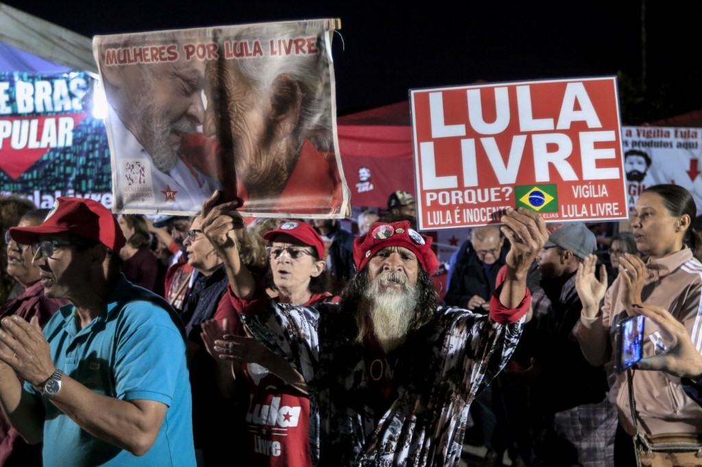 "Lulapalooza" en Curitiba: el acampe que pide la liberación del expresidente de Brasil | Internacionales