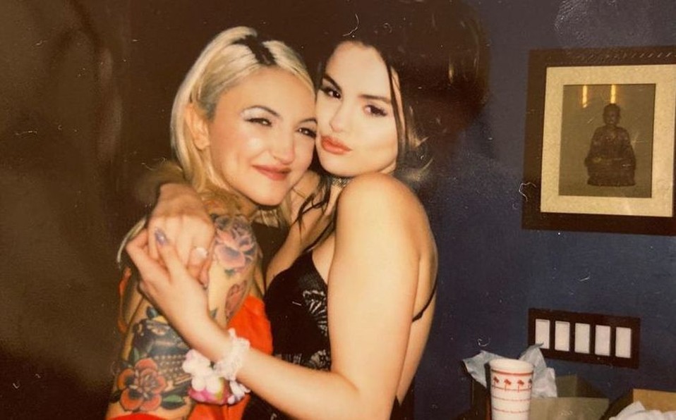 Selena Gómez y Julia Michaels se besaron en un recital | Espectáculos