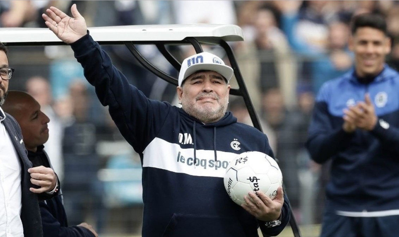 Con lágrimas en los ojos, Maradona le comunicó su renuncia a los jugadores | Deportes