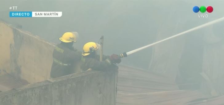 Buenos Aires: se incendia una fábrica de artículos de limpieza en San Martín | Actualidad