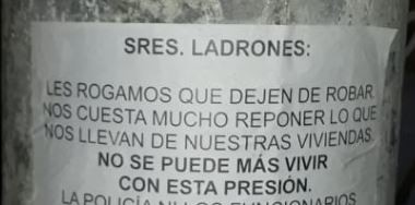 Vecinos de Los Robles disparan a la cabeza de los delincuentes un mensaje concientizador | Córdoba