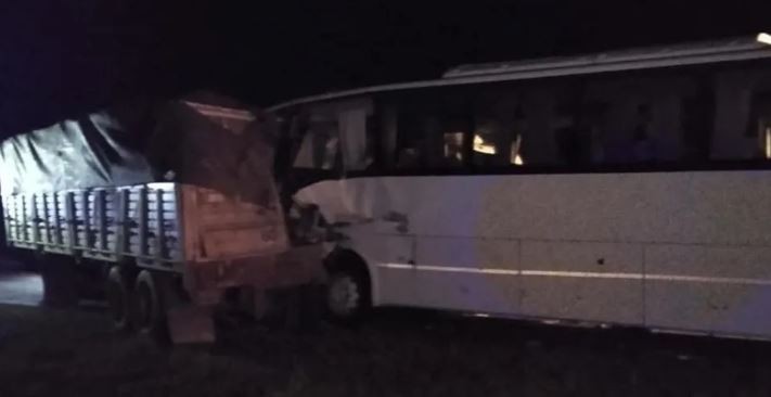 Santa Fe: un muerto y 22 heridos al chocar un micro que trasladaba a juveniles de Sportivo Barracas | Actualidad