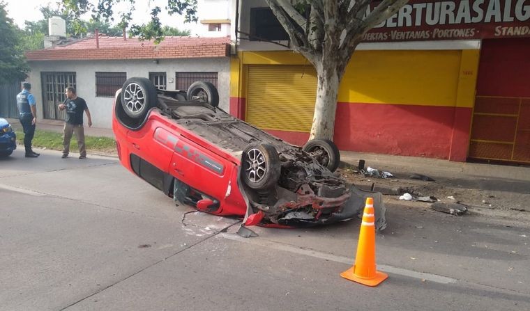 Se durmió al volante y terminó chocando en Alberdi | Córdoba