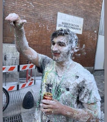 Le tiraron huevos después de rendir pero le había ido mal: el festejo que se hizo viral | Redes