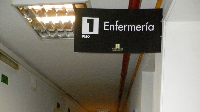 Un bebé recién nacido cayó al piso en pleno parto, se golpeó la cabeza y murió | Actualidad