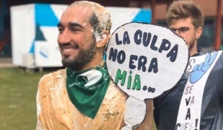 Le sacaron el título al alumno que festejó su recibida disfrazado de "víctima de femicidio" | Actualidad