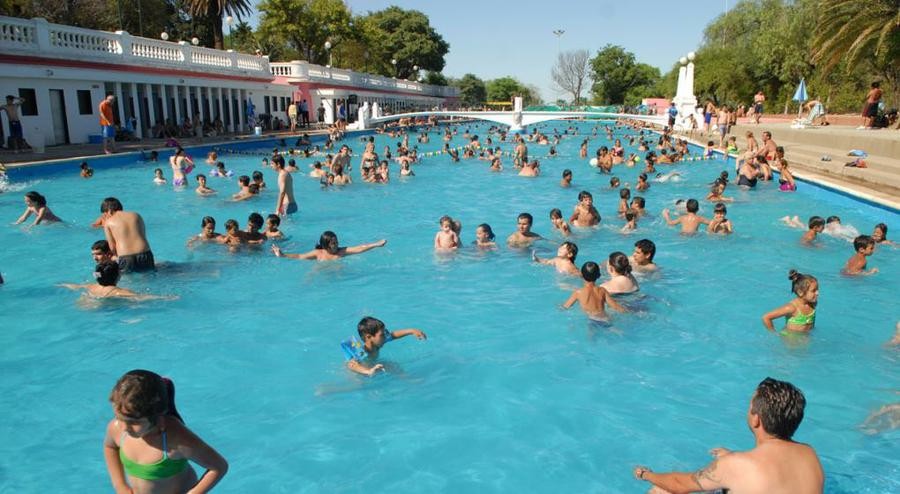Siete detenidos y tres heridos tras una pelea en la pileta del Parque Sarmiento | Córdoba