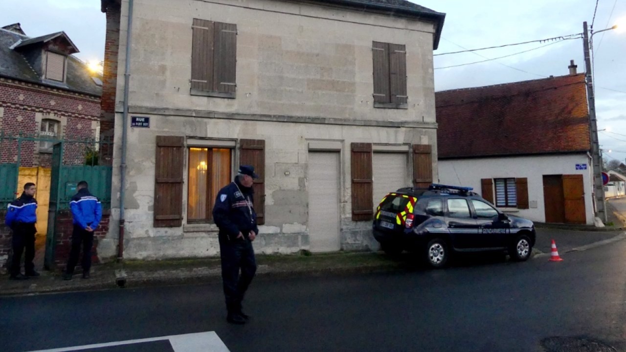 Procesan a un joven de 19 años por el macabro crimen de un cura pedófilo en Francia | Internacionales