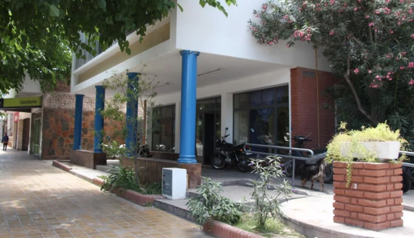 Encontraron a una beba caminando sola y descalza en la calle: sus tíos estaban borrachos | Actualidad